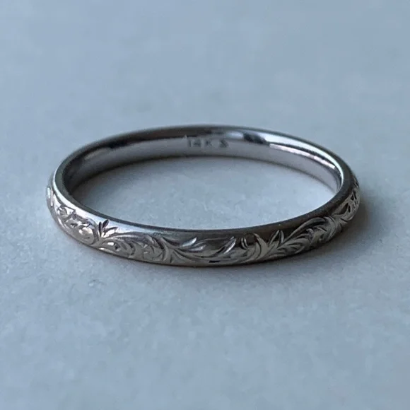14k White gold ring with scroll engraving - Picture 1 of 6